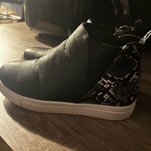 Black and White Women's Sneakers